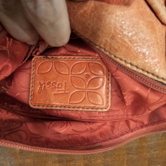 Coral Colored Soft Leather Fossil Bag With Key - Picture 10 of 16